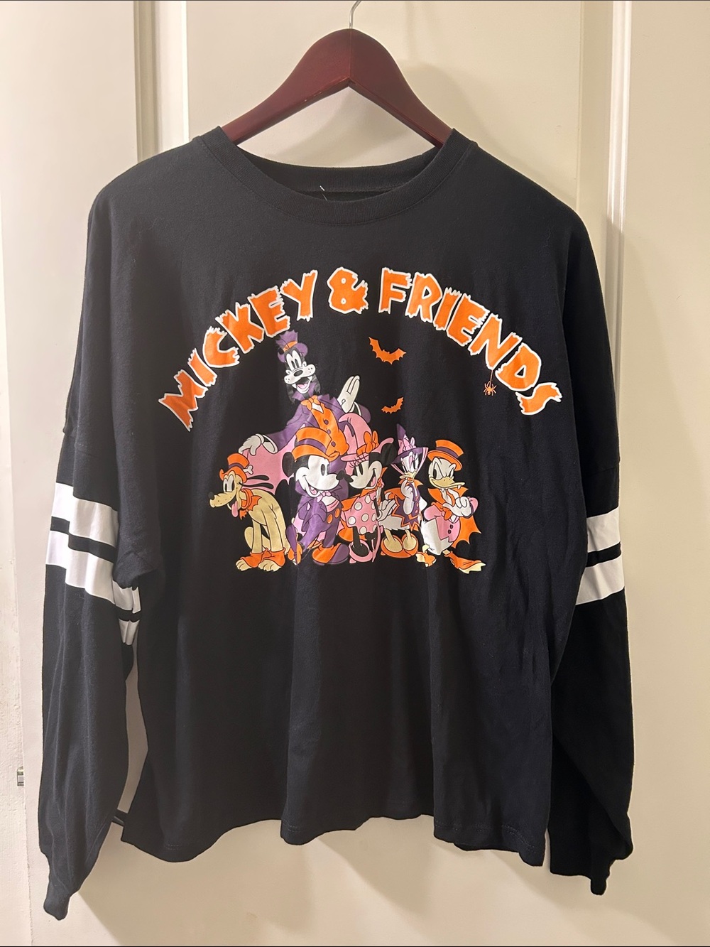 NWT Disney Black BOO CREW Mickey & Friends Halloween Long Sleeve Tee, Sz S